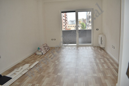 Apartament per zyre me qera ne rrugen Panorama ne Tirane.
Ambienti ndodhet ne katin e 3-te te nje p